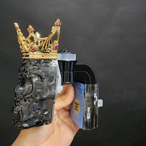 Bath & Body Works spooky skull king nightlight - Picture 3 of 6